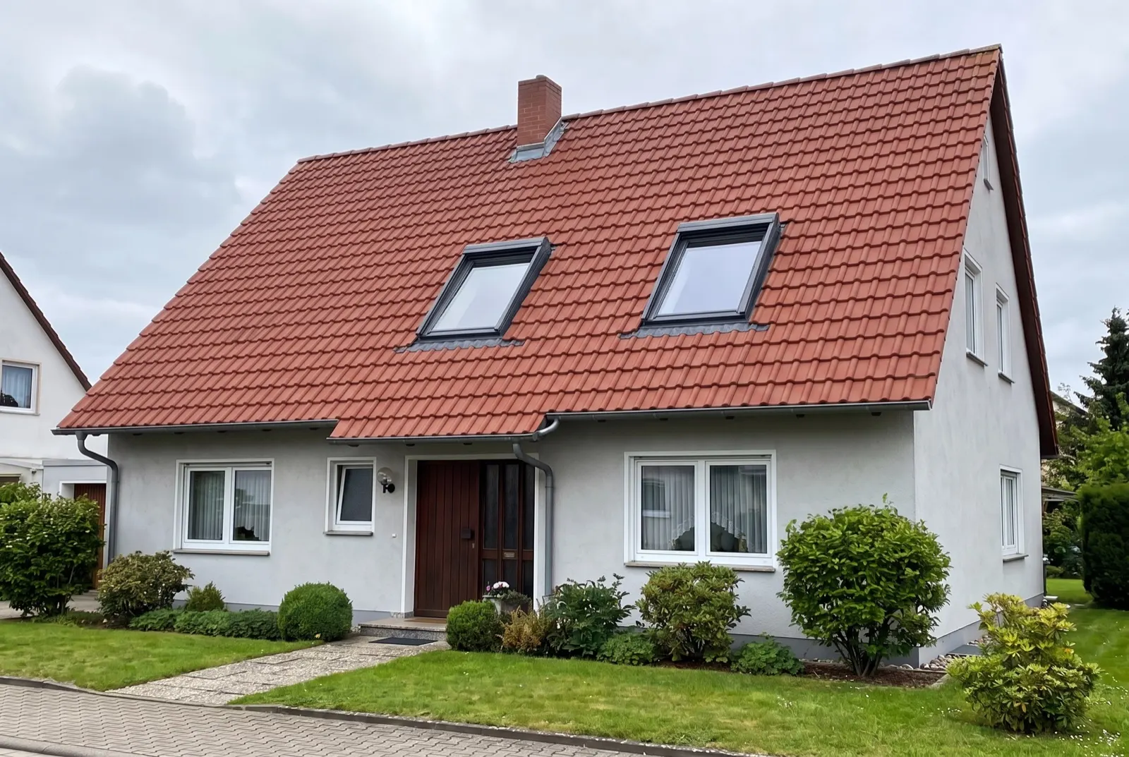 Fertige Visualisierung: dasselbe Haus mit neuer naturroter Eindeckung